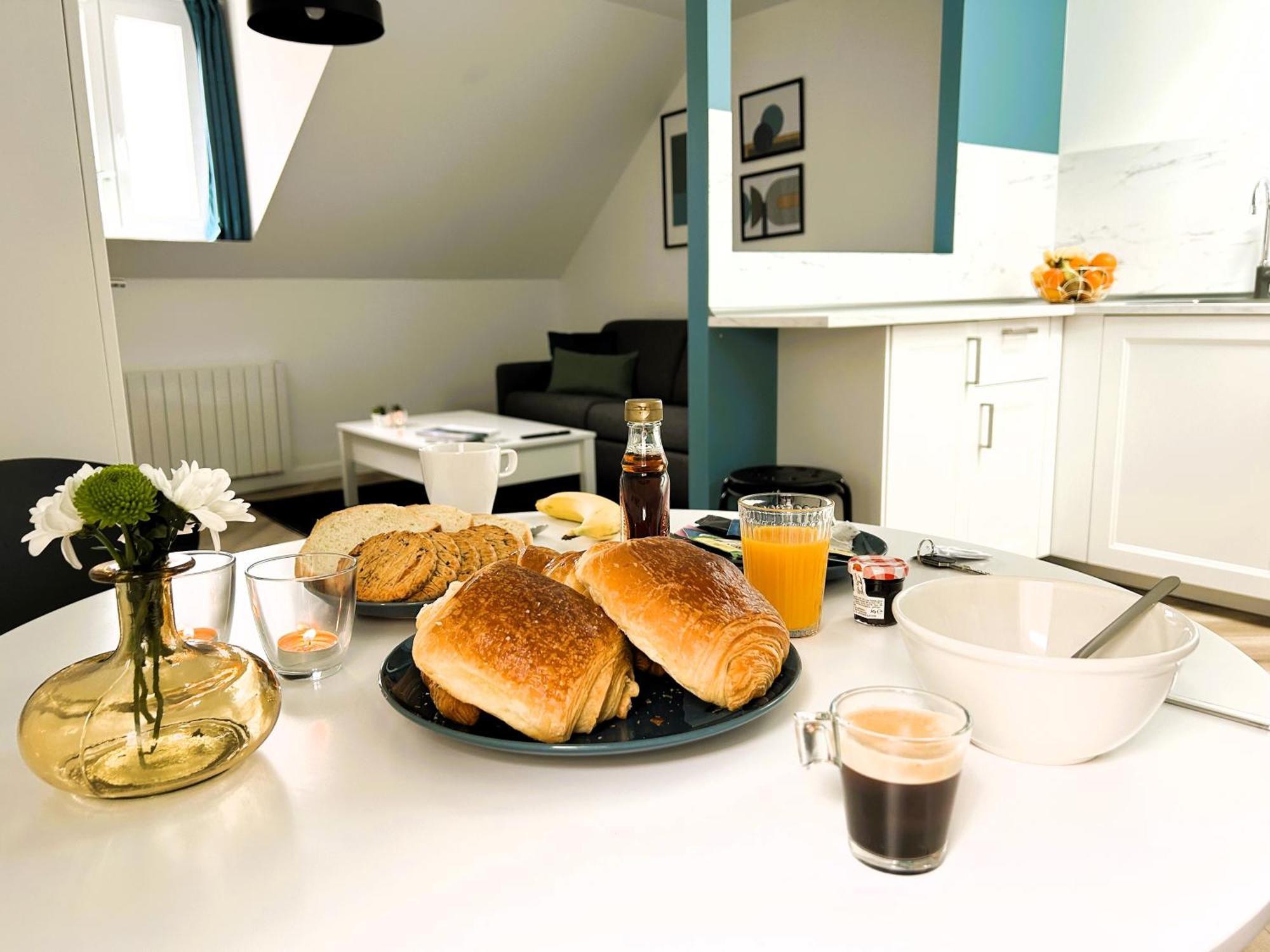 La Maison Hugo Montreuil  Luaran gambar