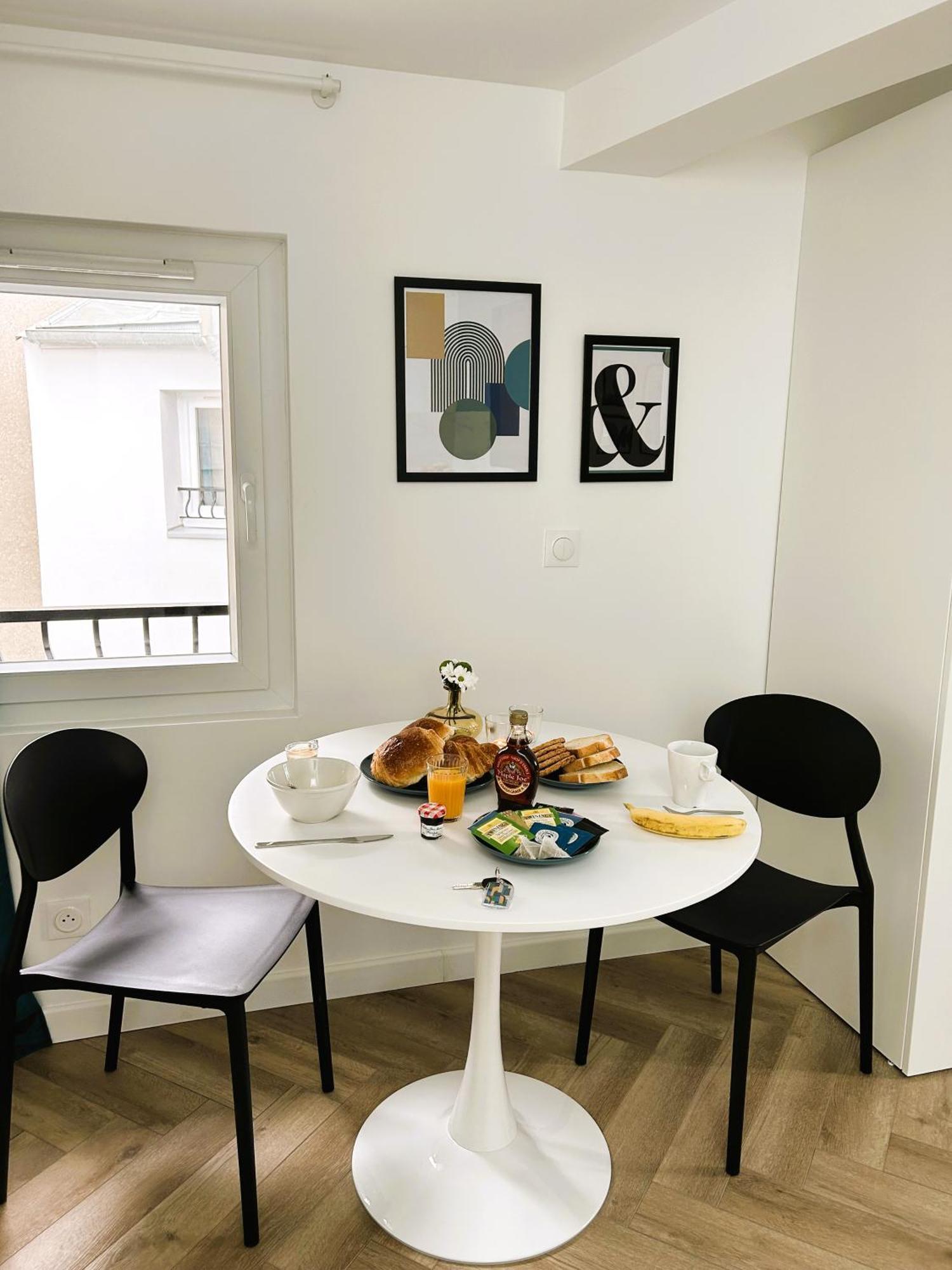 La Maison Hugo Montreuil  Luaran gambar
