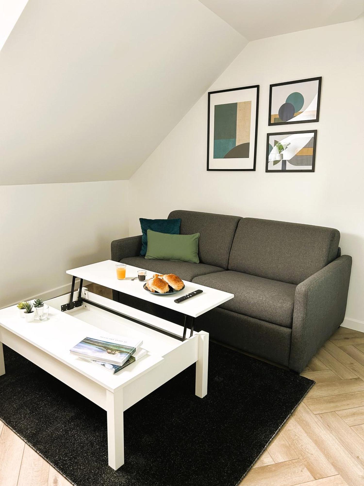La Maison Hugo Montreuil  Luaran gambar
