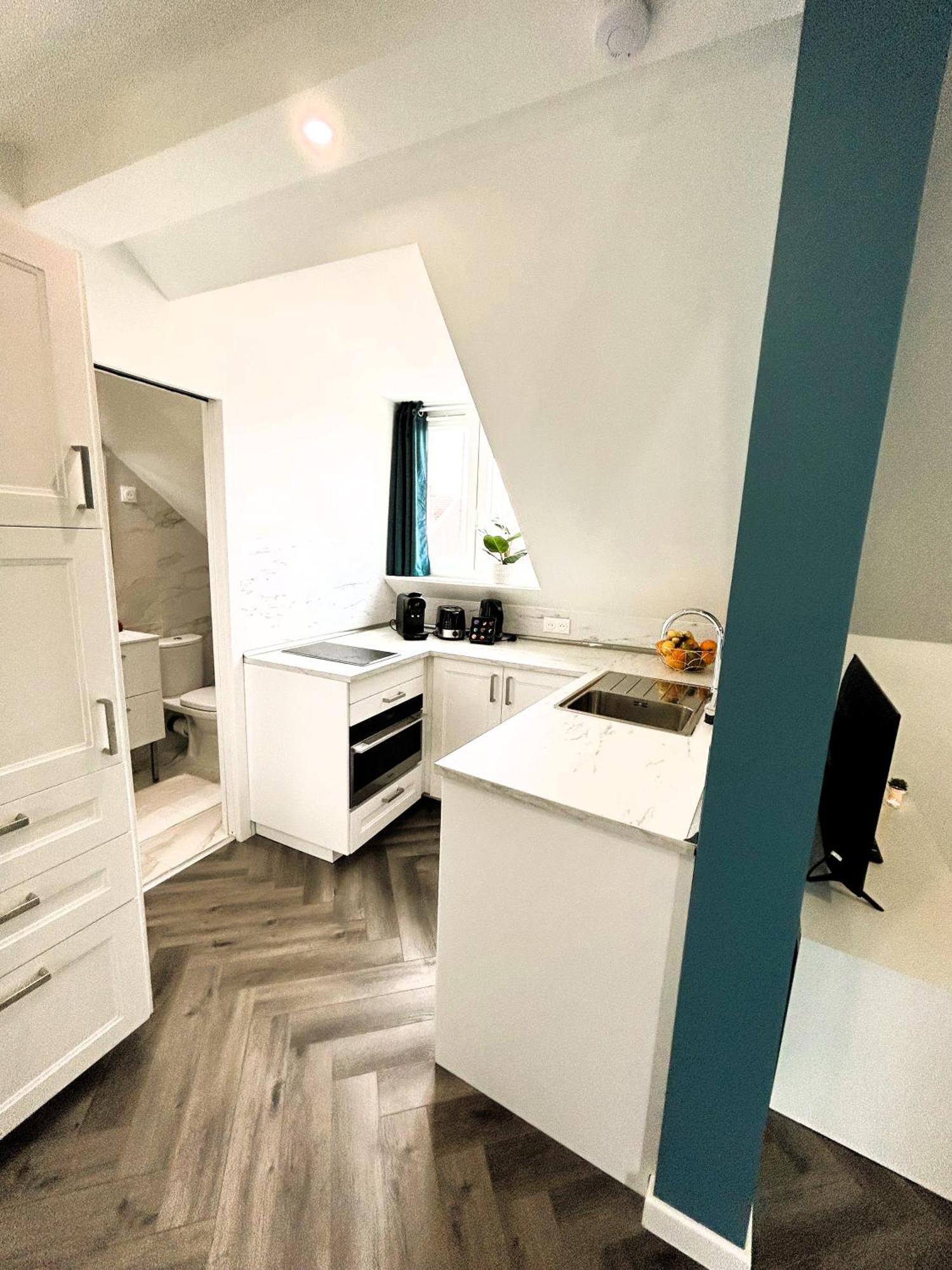 La Maison Hugo Montreuil  Luaran gambar