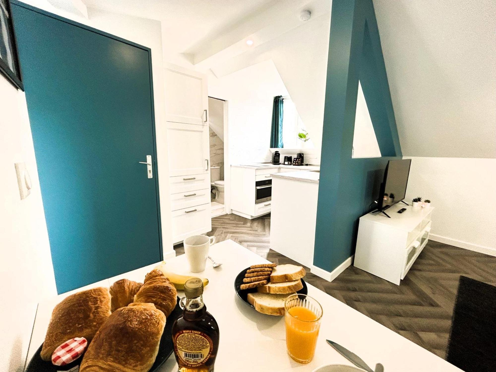 La Maison Hugo Montreuil  Luaran gambar