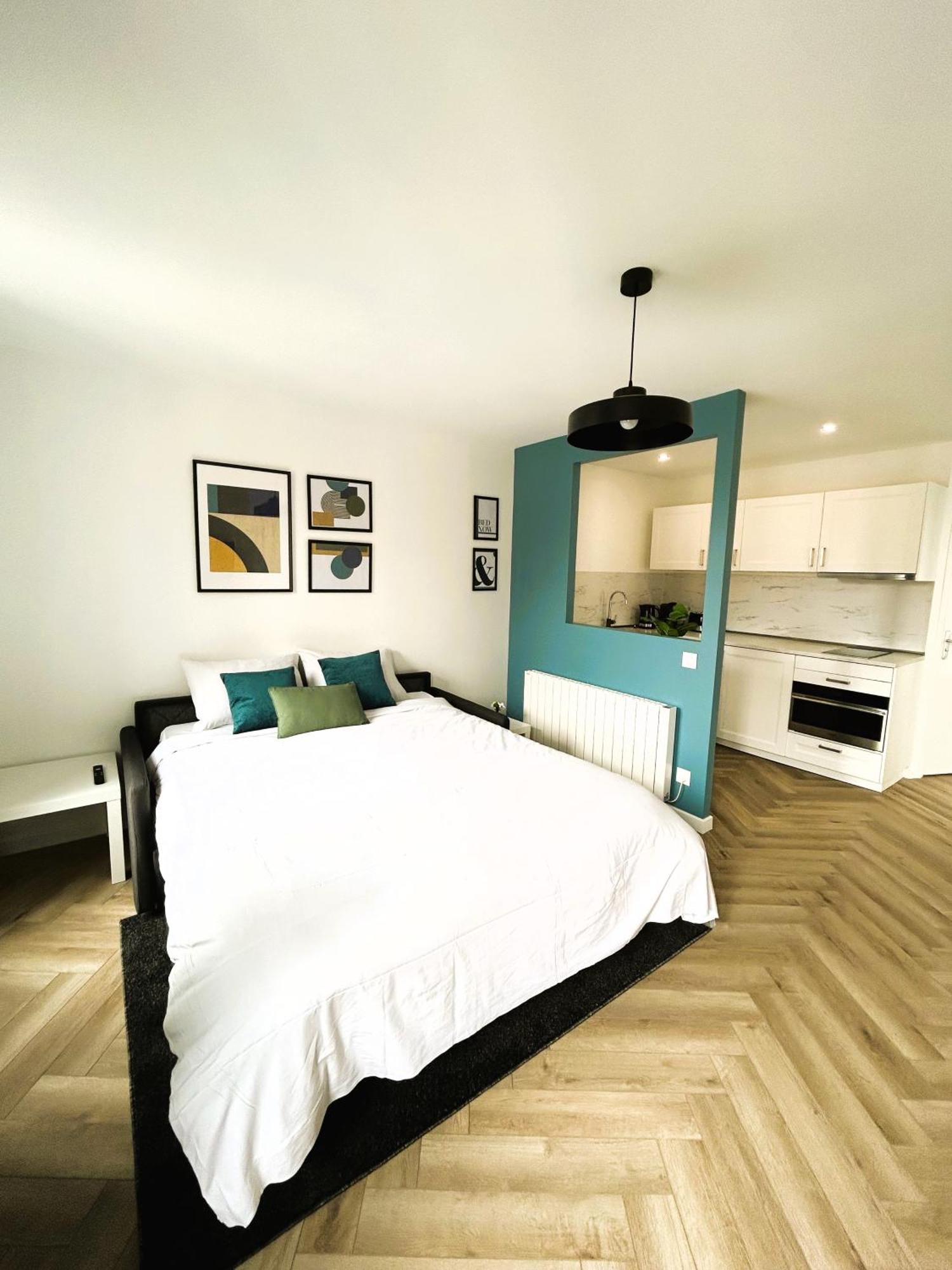 La Maison Hugo Montreuil  Luaran gambar
