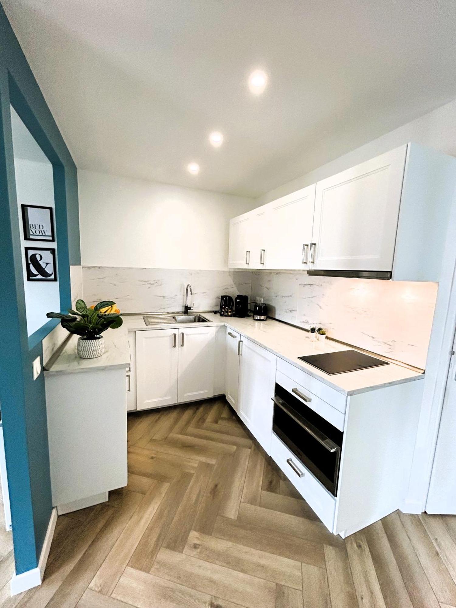 La Maison Hugo Montreuil  Luaran gambar