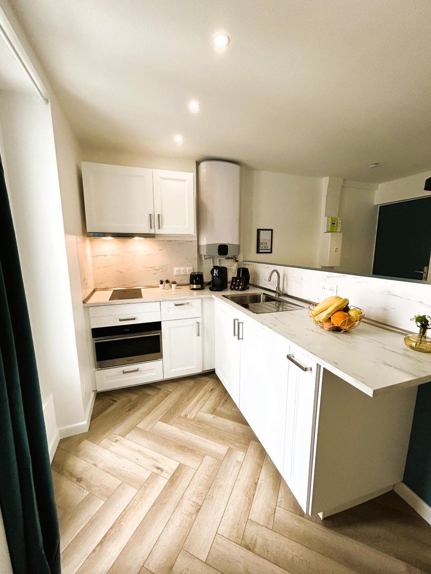 La Maison Hugo Montreuil  Luaran gambar
